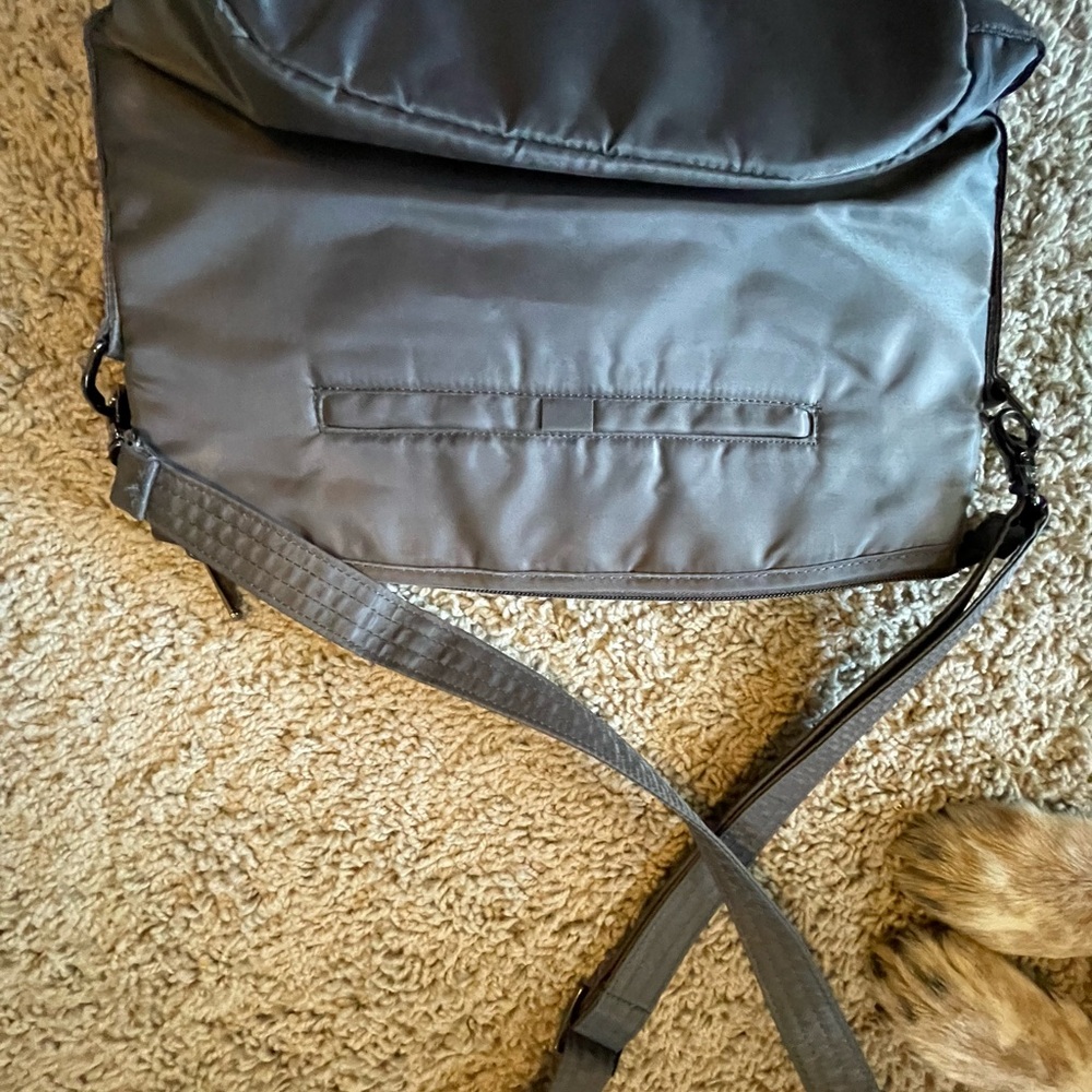 Lug Adagio Quilted Shoulder/Crossbody Bag Silver in gently used condition - Picture 7 of 9